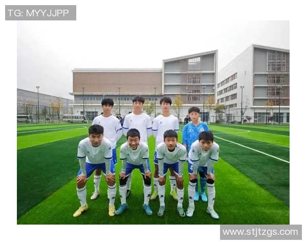 杭州足球队在总决赛积分榜上以52分稳居第一名展现强劲实力