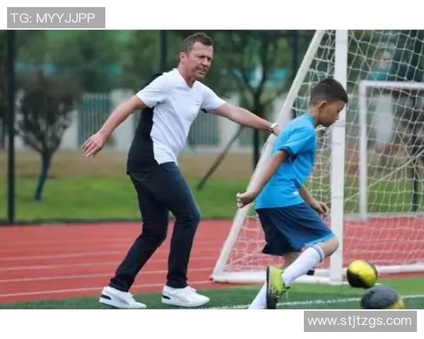 足球巨星归乡参军展现爱国情怀与责任担当的感人故事 足球巨星归乡参军展现爱国情怀与责任担当的感人故事