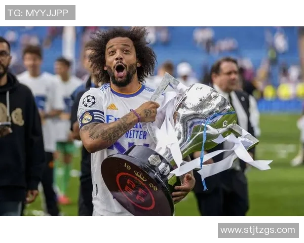 足球场上的奇葩传奇那些最怪异的足球明星背后的故事与风采 足球场上的奇葩传奇那些最怪异的足球明星背后的故事与风采