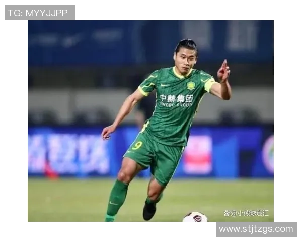 足球明星情绪失控瞬间曝光引发球迷热议和反思