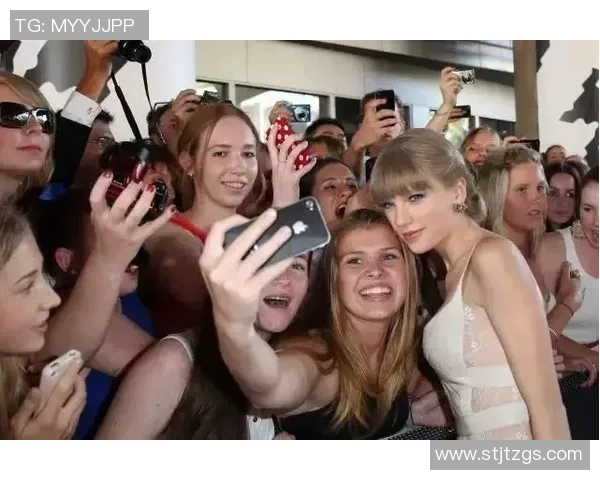 足球明星崇拜粉丝现象解析与其对社会文化的影响探讨 足球明星崇拜粉丝现象解析与其对社会文化的影响探讨