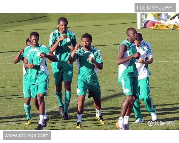 黑人足球明星闪耀深圳引领足球热潮激发年轻梦想